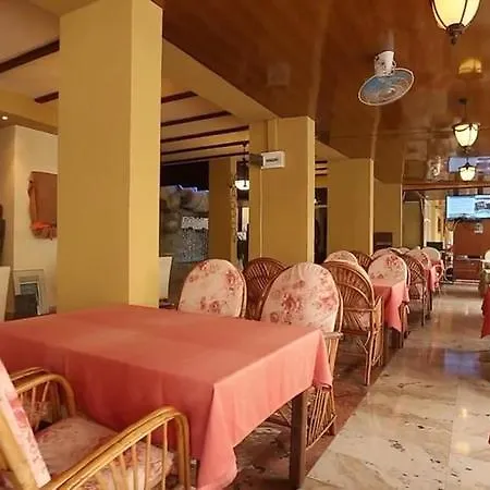 Ξενοδοχείο με διαμερίσματα Maren