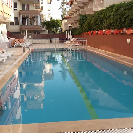 玛恩海滩公寓酒店