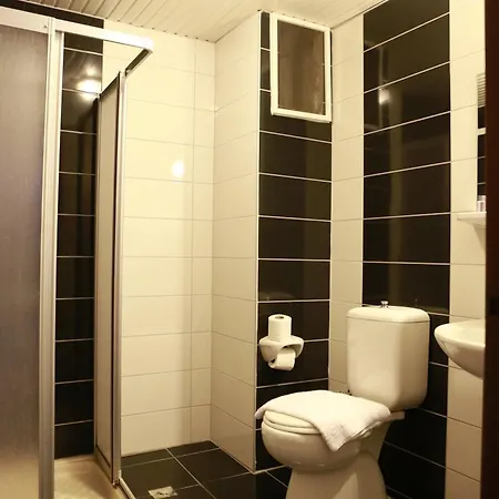 玛恩海滩公寓酒店 3* 阿拉尼亚