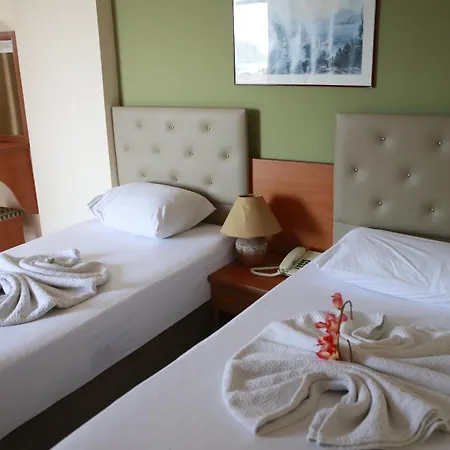 玛恩海滩公寓酒店 3*