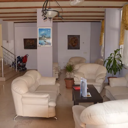 玛恩海滩公寓酒店 3*