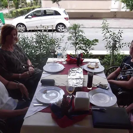 玛恩海滩公寓酒店