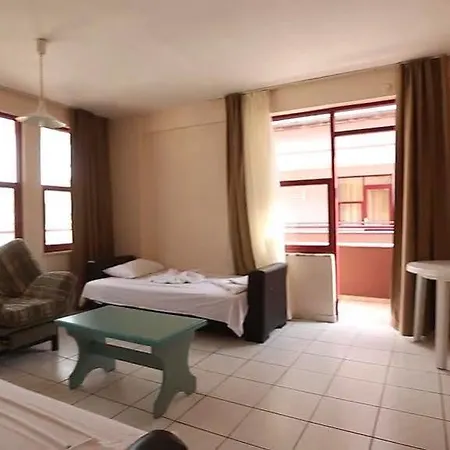 玛恩海滩公寓酒店