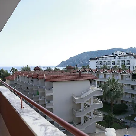 玛恩海滩公寓酒店 3* 阿拉尼亚