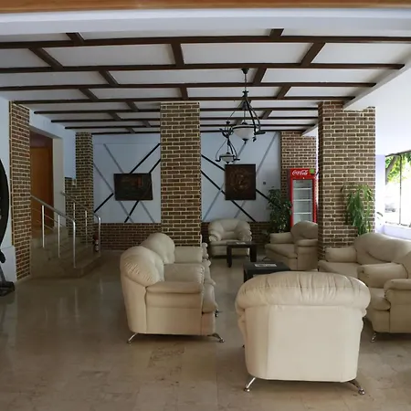 玛恩海滩公寓酒店